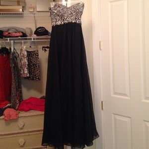 I am selling my prom dress, only used once,