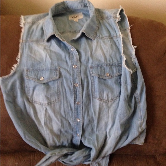 Muscle blouse, cute white buttons you can tie. - Picture 1 of 2