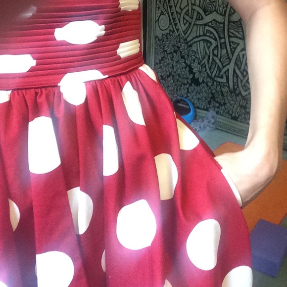 Red pin up style dress - Picture 4 of 4