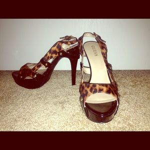 Guess pumps