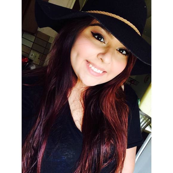 Meet your Posher, Itzel - Picture 1 of 1