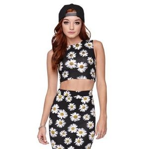 Kendall & Kylie Sunflower Crop Top fits size s/m