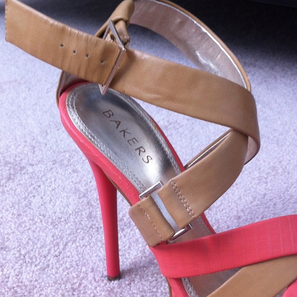 Heels - Picture 3 of 3
