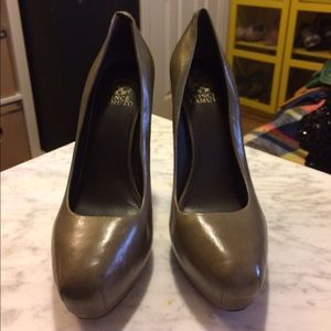 Vince Camuto olive leather hidden platform heels
