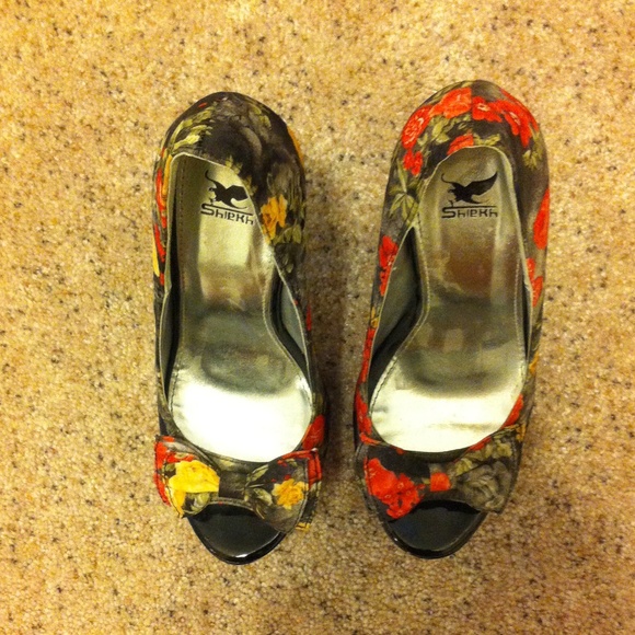 Heels - Picture 3 of 3