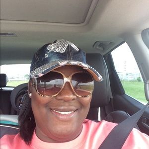 Meet your Posher, Shamika
