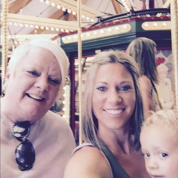 Meet your Posher, Stephanie - Picture 1 of 1