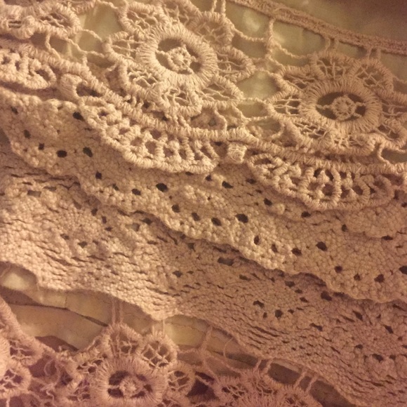 Layered lace skirt - Picture 3 of 3