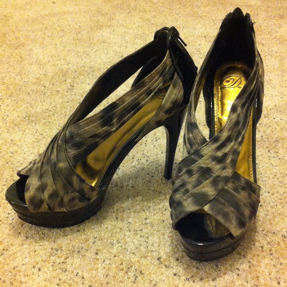 Heels - Picture 1 of 3