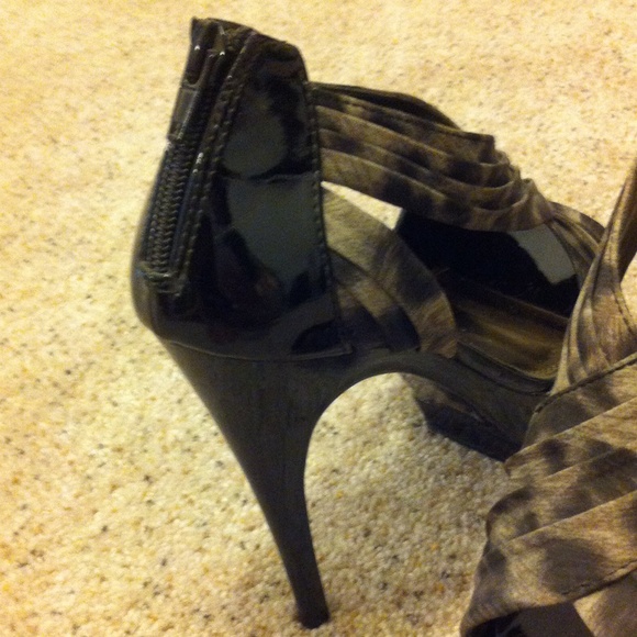 Heels - Picture 2 of 3