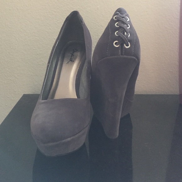 Size 6 Qupid purple wedges - Picture 1 of 3