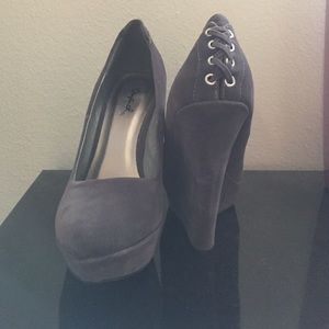 Size 6 Qupid purple wedges