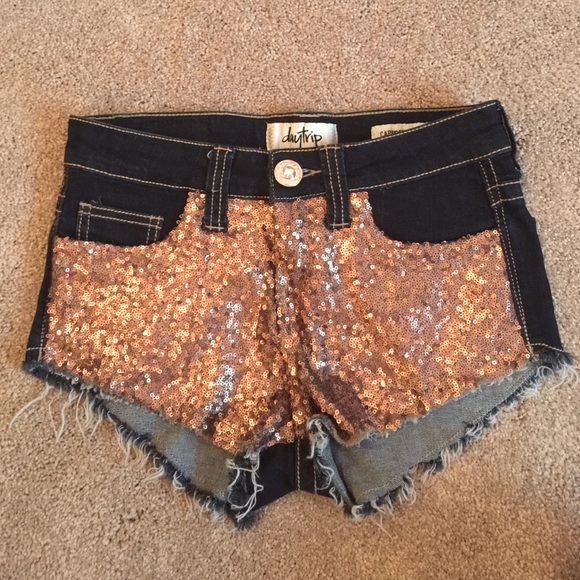 🌟Daytrip gold sequin shorts🌟
