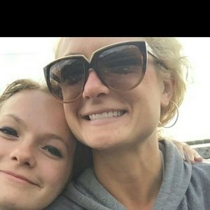 Meet your Posher, Leslie