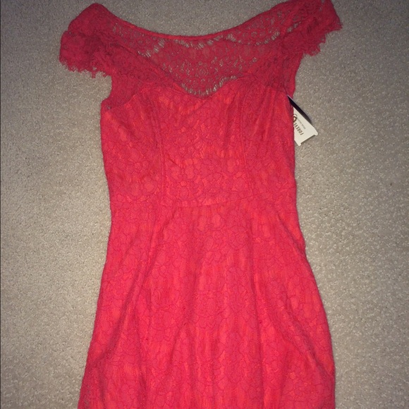 pinkish/ red dress with eyelash trim - Picture 1 of 2