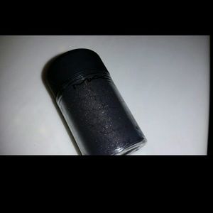 MAC pigment in The family crest.