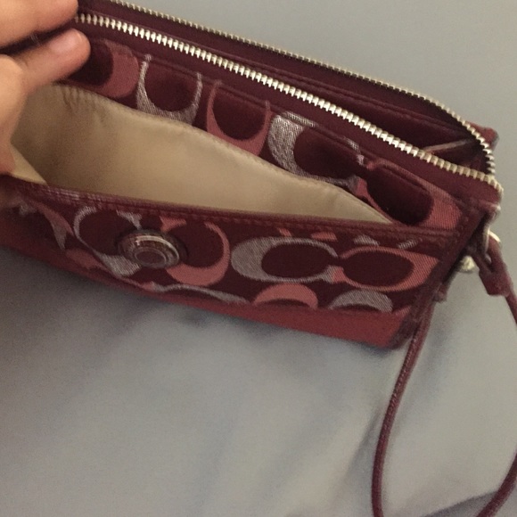 Coach wristlet - Picture 4 of 4