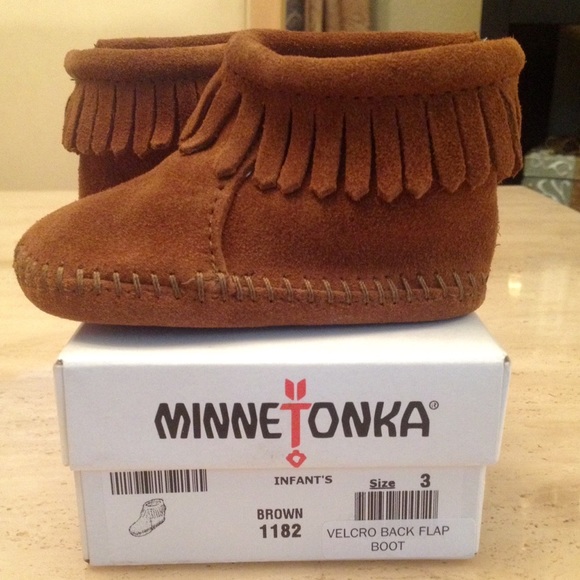 Minnetonka Other - Infant Minnetonka Booties NWT (Hold)