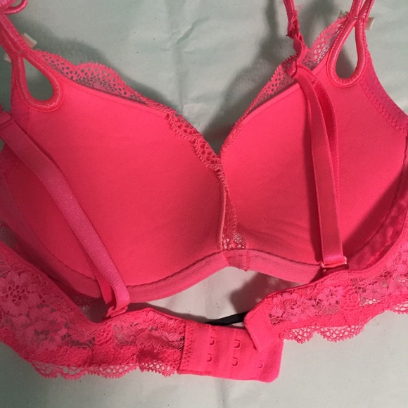 Victoria's Secret Bra - Picture 4 of 4