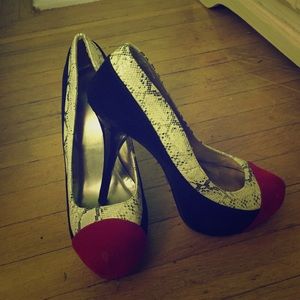 Black velvet shoe with red tip