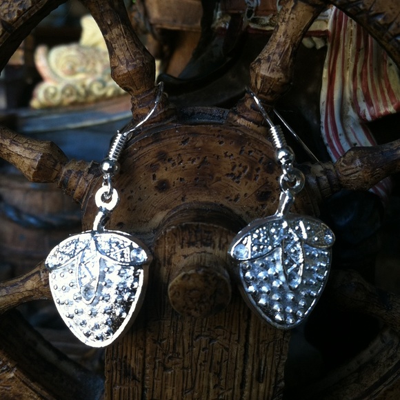 Strawberry Earrings - Picture 2 of 5