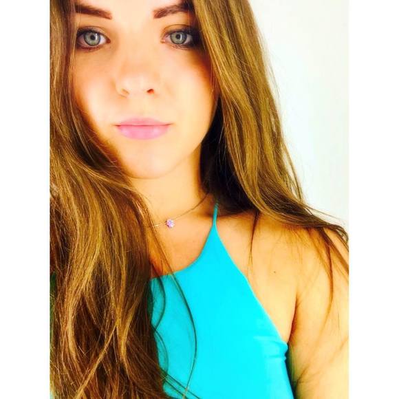 Meet your Posher, Becca - Picture 1 of 1