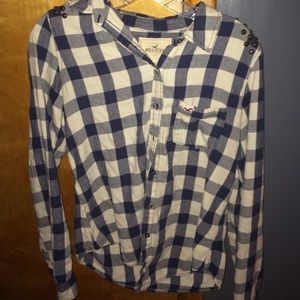 TRADE 💋Cream and navy blue  button up 🌸