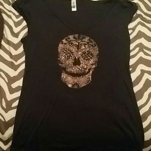V neck shirt with scull