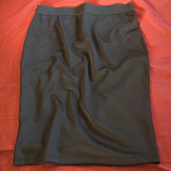 Apt. 9 Dresses & Skirts - ♻DONATING FRIDAY♻️Elastic waist pencil skirt. NWOT