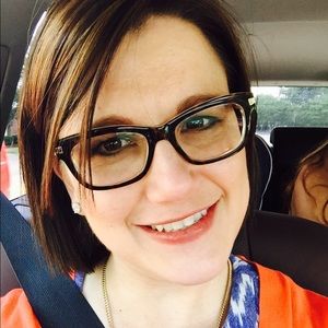 Meet your Posher, Lora