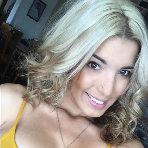 Meet your Posher, Alexis