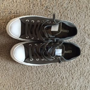 Brand New Army green/camo converse. Women's 8