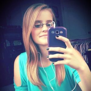 Meet your Posher, Alexandra