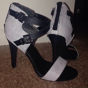 Black & White texture printed High heel sandals💣