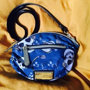 Betsy Johnson Skull with Headphones purse 💀🎶