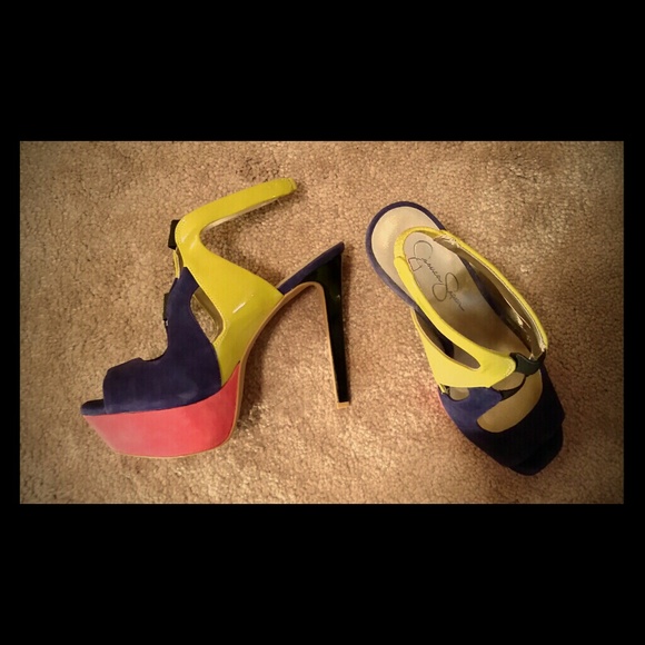 Sassy Jessica Simpson heels