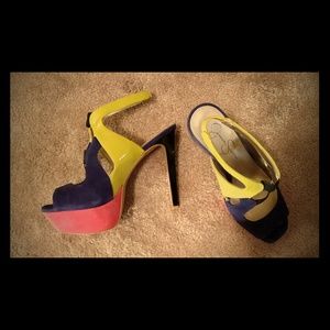 Sassy Jessica Simpson heels