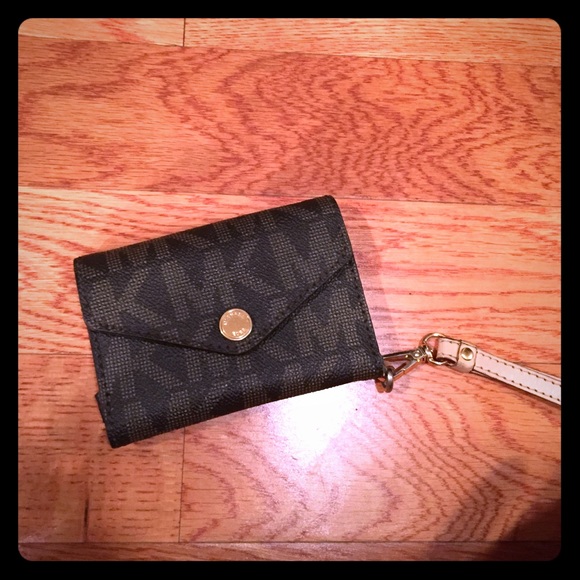 Michael Kors iPhone 4/4s wristlet