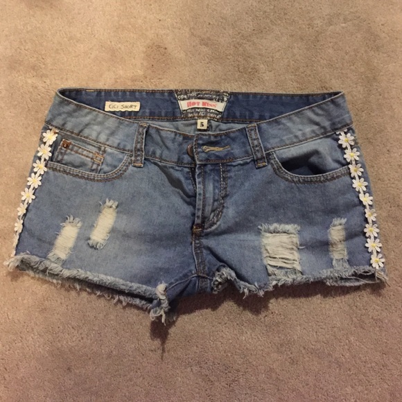 Daisy flower shorts🌻