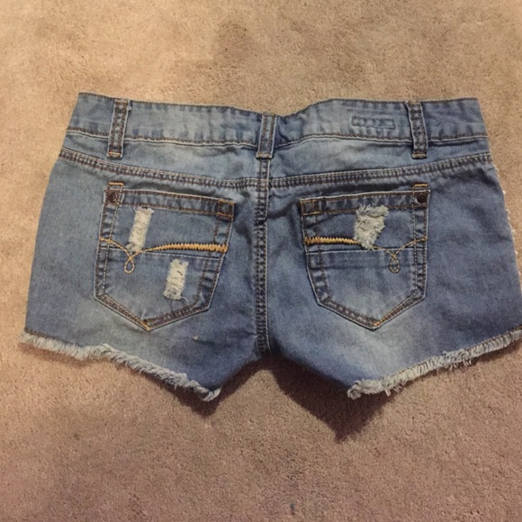 Daisy flower shorts🌻 - Picture 2 of 4