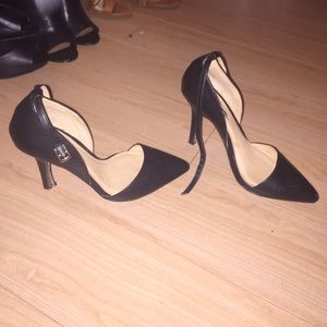 Size 5.5 pointed strap forever 21 heels