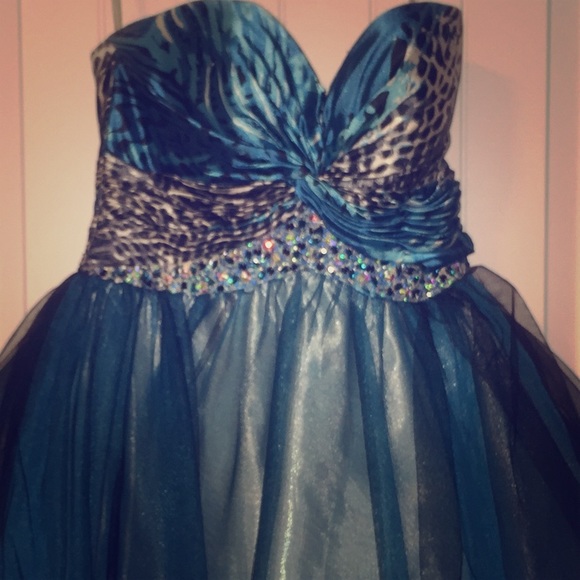 HC dress, sz 6.. Reduced price