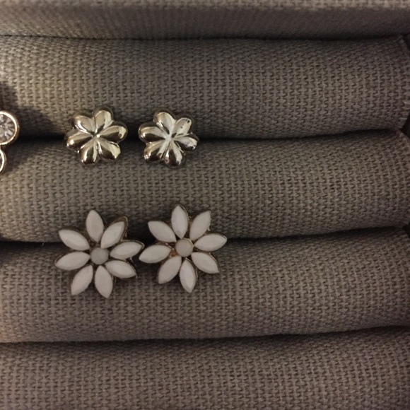 Earring Bundle Of 4 😱 - Picture 3 of 3