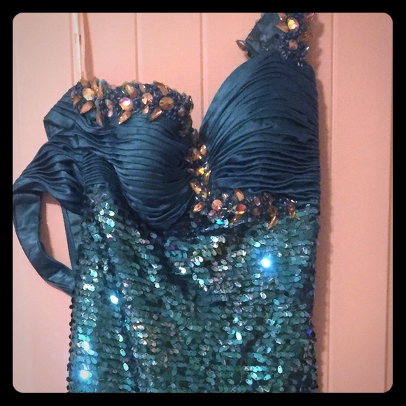 Prom dress, sz 6, worn once