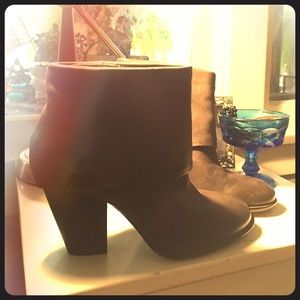 Beautiful never worn Vince Camuto brown booties