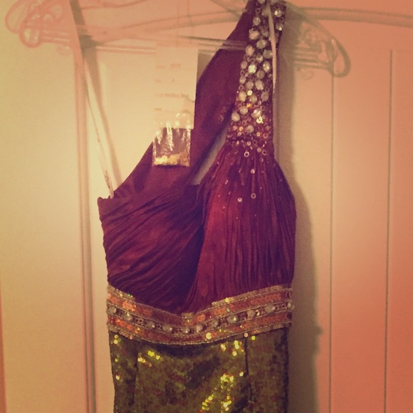 Prom dress, sz 4, worn once