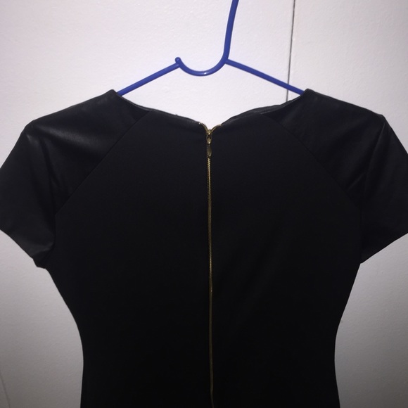Dress with leather sleeve - Picture 2 of 4