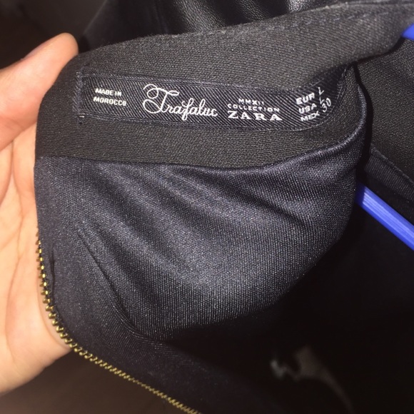 Dress with leather sleeve - Picture 3 of 4