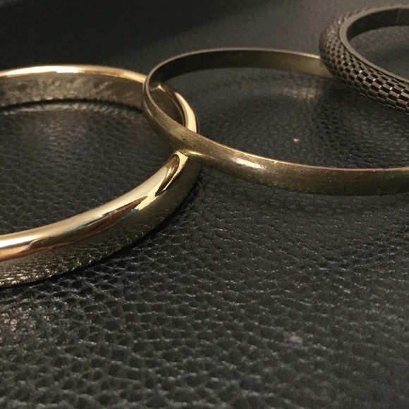 4 Bracelets - Picture 2 of 3