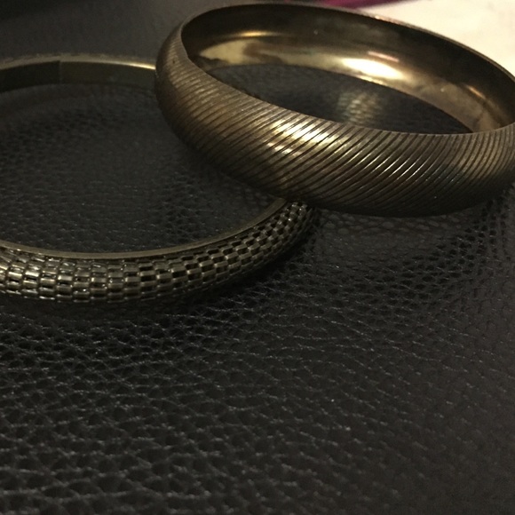 4 Bracelets - Picture 3 of 3